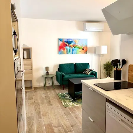 T2 Proche Plages, Climatisation Et Balcon Apartment *