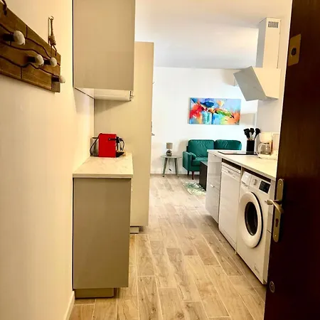 Apartment T2 Proche Plages, Climatisation Et Balcon *