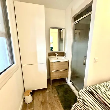 T2 Proche Plages, Climatisation Et Balcon Apartment *