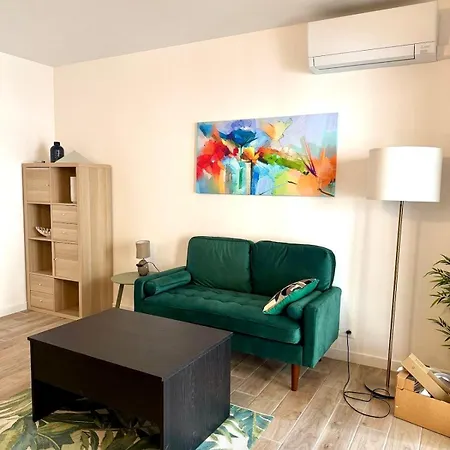 Apartment T2 Proche Plages, Climatisation Et Balcon