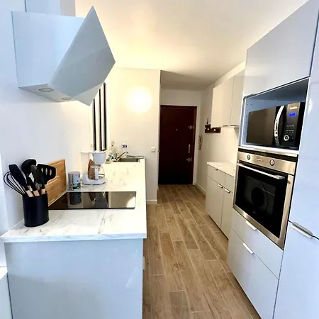 Apartment T2 Proche Plages, Climatisation Et Balcon *