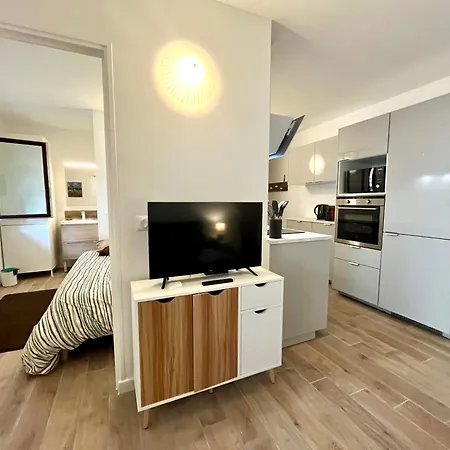 T2 Proche Plages, Climatisation Et Balcon Apartment *